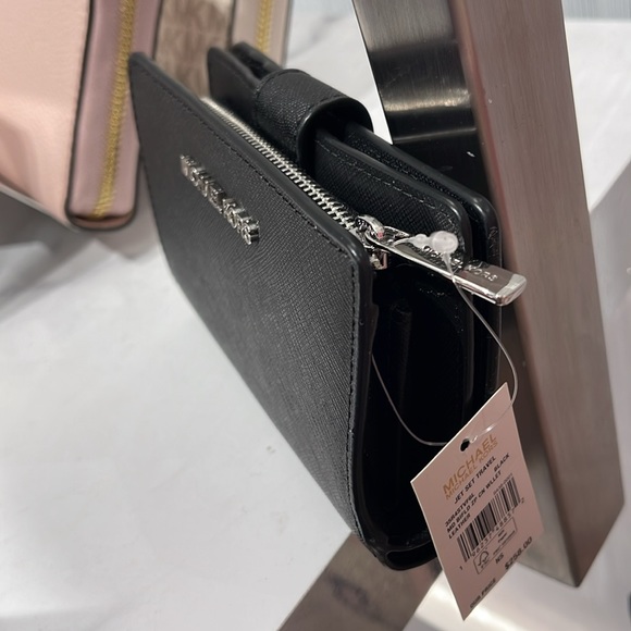 MICHAEL KORS
Medium Crossgrain Leather Wallet
Black 
NWT - Picture 15 of 16